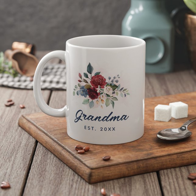Taza De Café Personalizado Elegante de Abuela con guión floral (Subido por el creador)