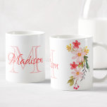 Taza De Café Personalizado floral color de agua rosa bonito Mon<br><div class="desc">Un hermoso ilustracion de acuarela color rosa pintado a mano sobre una taza con su propio monograma y nombre personalizado.</div>