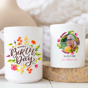 Taza De Café Personalizado Floral Feliz cumpleaños. Fotografía