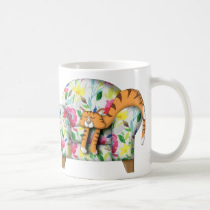 Taza De Café Personalizado Kitty durmiendo en una silla floral
