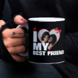 Taza De Café Personalizado Me Encanta Mi Mejor Foto Corazón Ami<br><div class="desc">Personalizado Personalizado Uno de una especie de taza fotográfica de corazón de Ricaso - Love heart Photo Template Design .. simplemente agregue su propia fotografía a esta gran taza de café personalizado con negrita Me ENCANTA MI BFF Mejor Amigo (inserte su propio texto o deje como está) .. fácil de...</div>