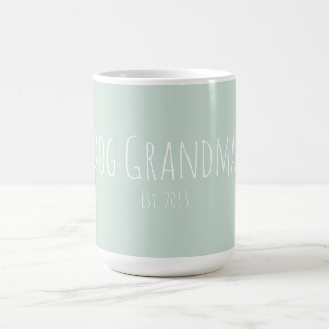 Taza De Café Personalizado Perro Abuela moderna (Centro)