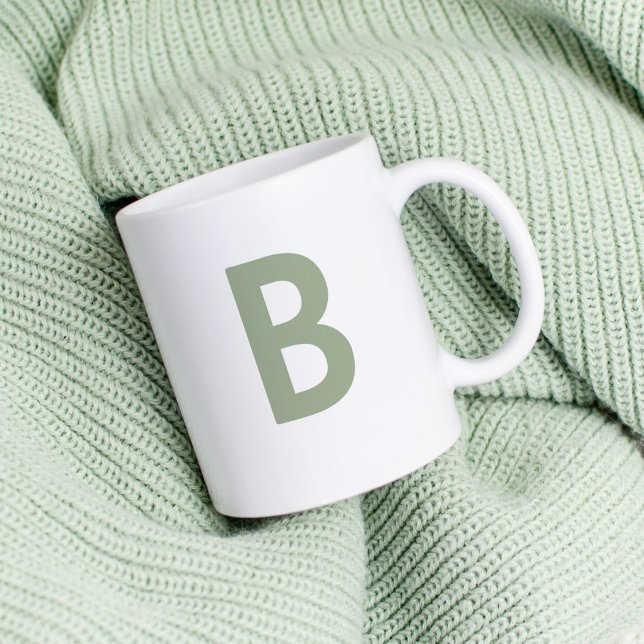 Taza De Café Personalizado sage verde gran carta inicial modern (Subido por el creador)