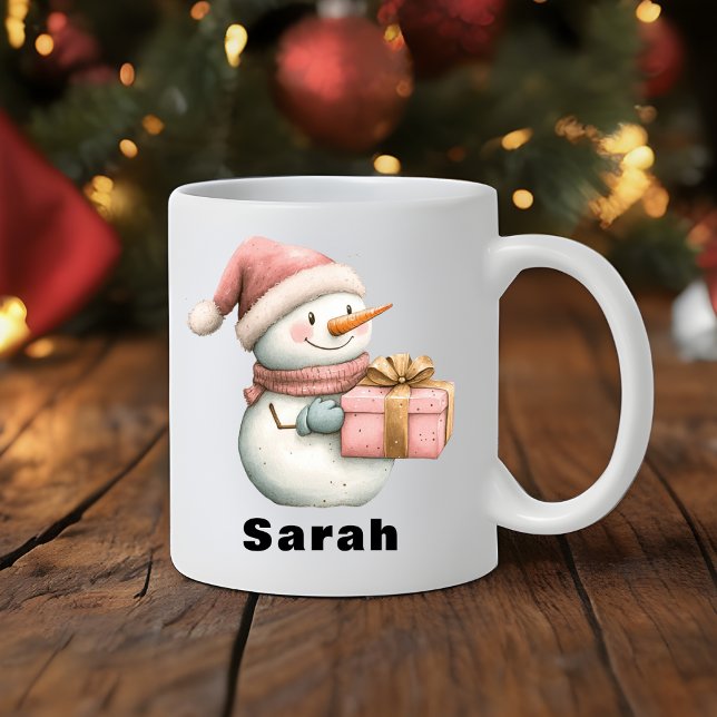 Taza De Café Personalizado Snowman con el nombre personalizado  (Christmas Snowman Holding Gift Custom Name Coffee Mug
)