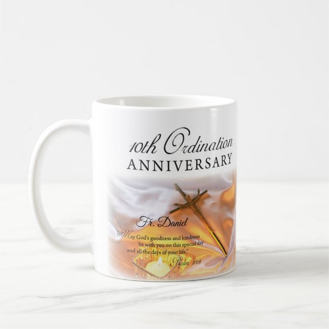 Taza De Café Personalize, 10° Aniversario de la Ordenación, Cro (Izquierda)