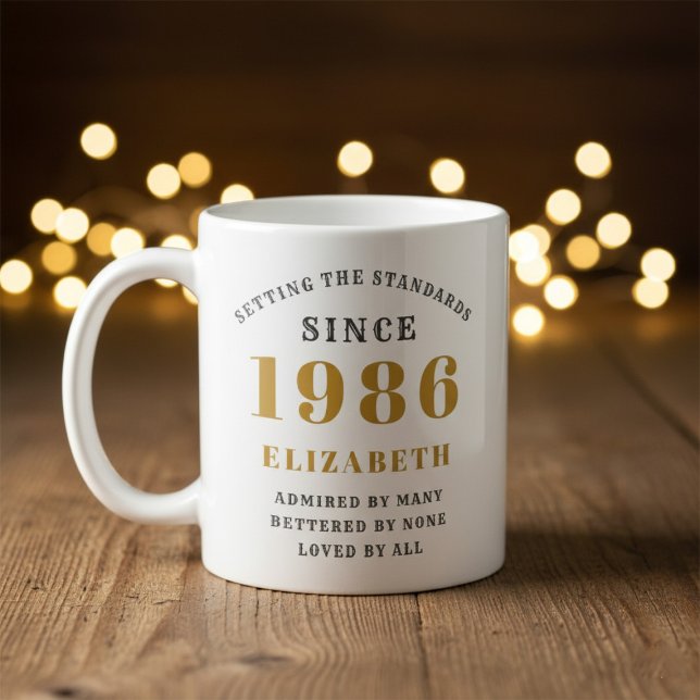 Taza De Café Personalized 40th Birthday 1986 Add Name Elegant (Born 1986 birthday mug. Out of focus wood and lights background.)