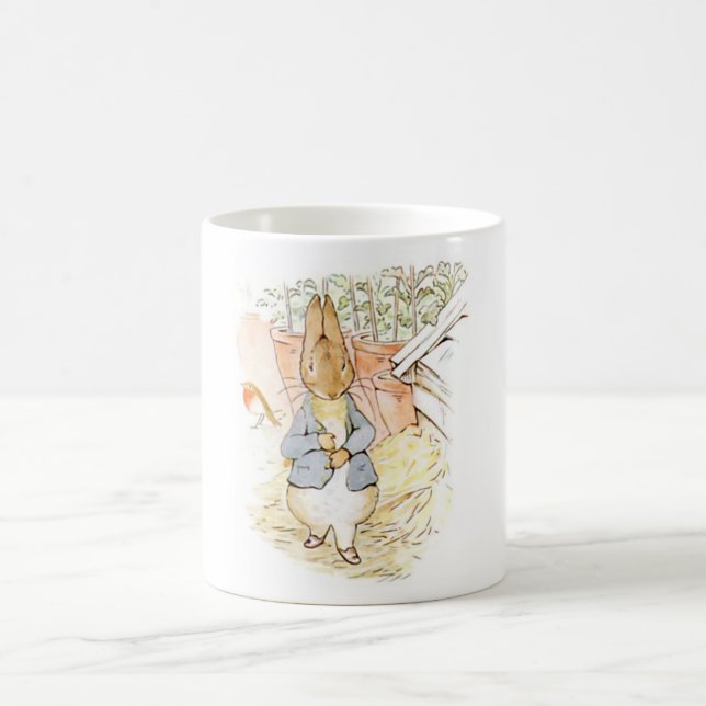 Taza De Café Peter Rabbit en el jardín (por Beatrix Potter) (Centro)