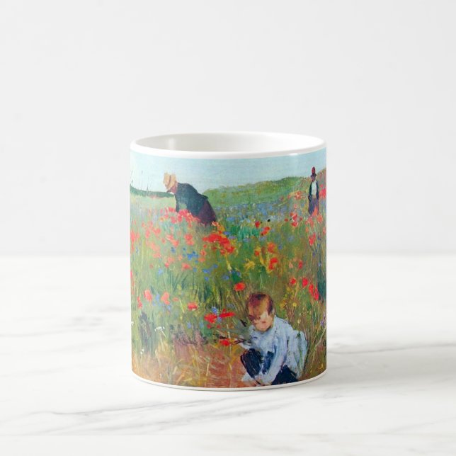 Taza De Café Picando flores en un campo, Mary Cassatt (Centro)