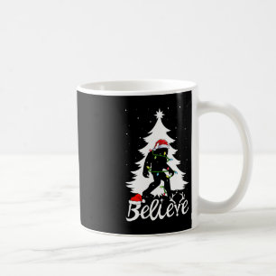 Taza De Café Pie grande con árbol de navidad Sasquatch Creyente