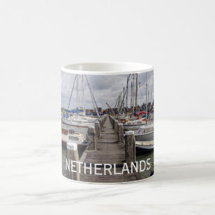 Taza De Café Pier con embarcaciones y yates en Marken, Países B