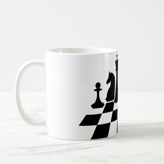 Taza De Café Piezas negras de ajedrez en un tablero (Izquierda)