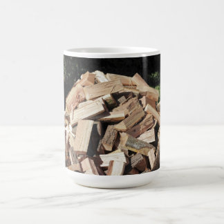 Taza De Café Pila de madera tajada afuera