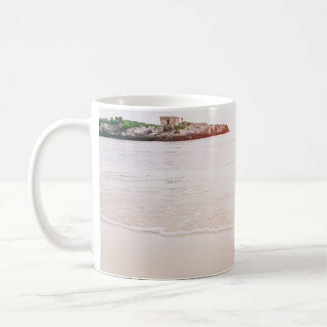 Taza De Café Pineapple on sand near beach (Izquierda)