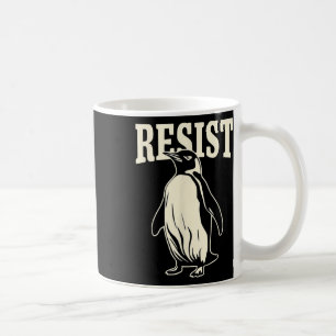 Taza De Café Pingüino gracioso resiste a los pingüinos en prote