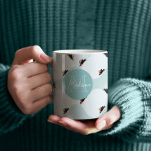 Pingüinos juguetones deslizándose sobre el patrón