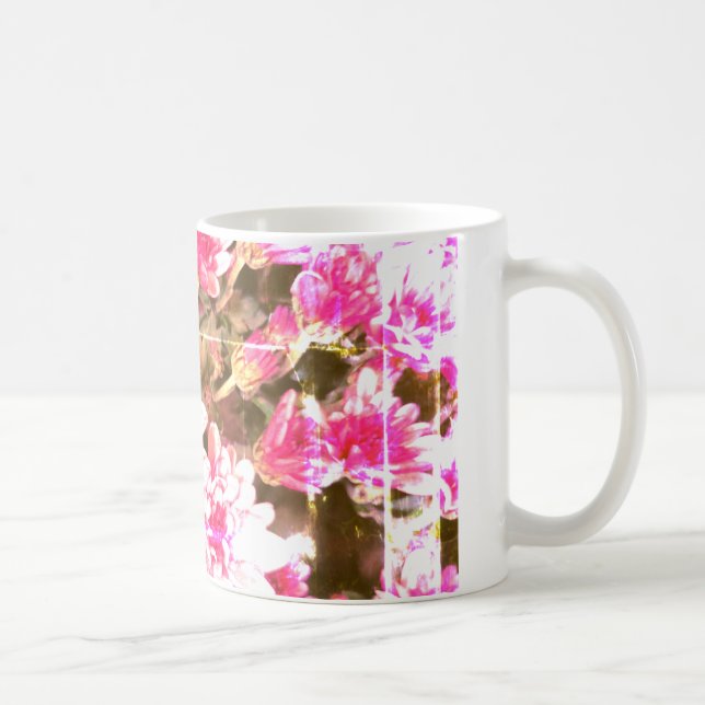 Taza De Café Pink Floral Bloom Pattern – Soft Botanical Design (Derecha)