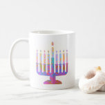 Taza De Café Pink Menorah<br><div class="desc">¡Despierten! ¡Es Hanukkah! Esta colorida menorah rosa iluminará tus mañanas. ¡Disfruta todo el año!</div>