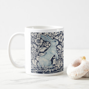 Taza De Café Pintura de conejo azul y blanco con arándano flor
