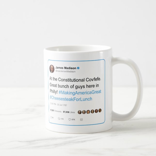 Taza De Café Píos Covfefe constitucional de James Madison (Derecha)