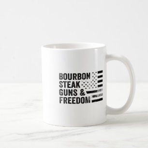 Taza De Café Pistolas De Bourbon Y Whiskey De Bandera Estadouni