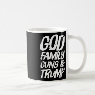 Taza De Café Pistolas y armas de la familia de Dios; Trump gana