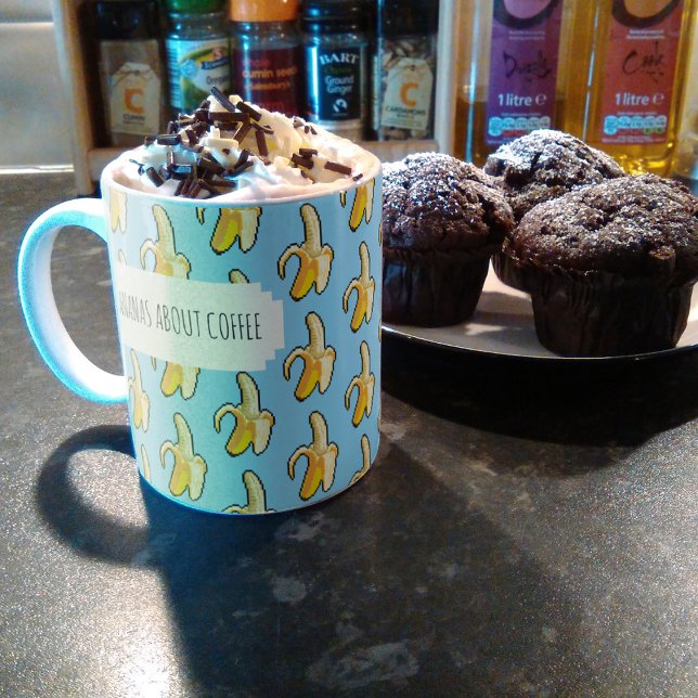 Taza De Café Plátanos sobre el café Cielo Azul Bananas de fondo (Subido por el creador)