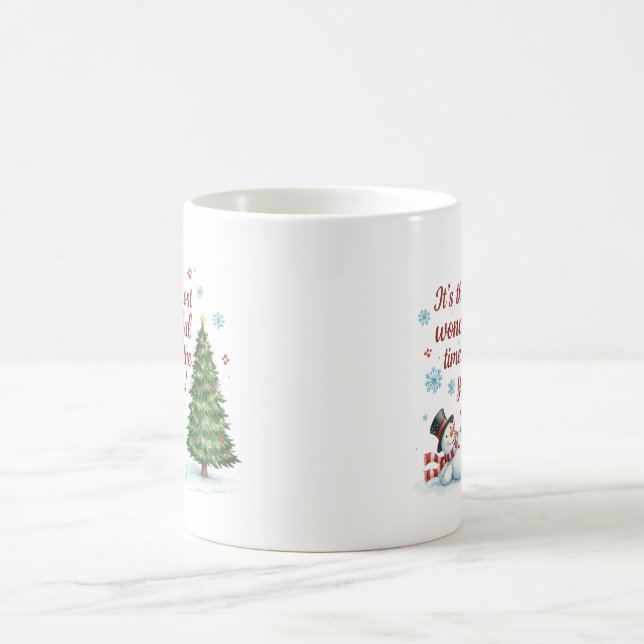 Taza De Café Playful Snowman and Pine Tree Merry Christmas  (Centro)
