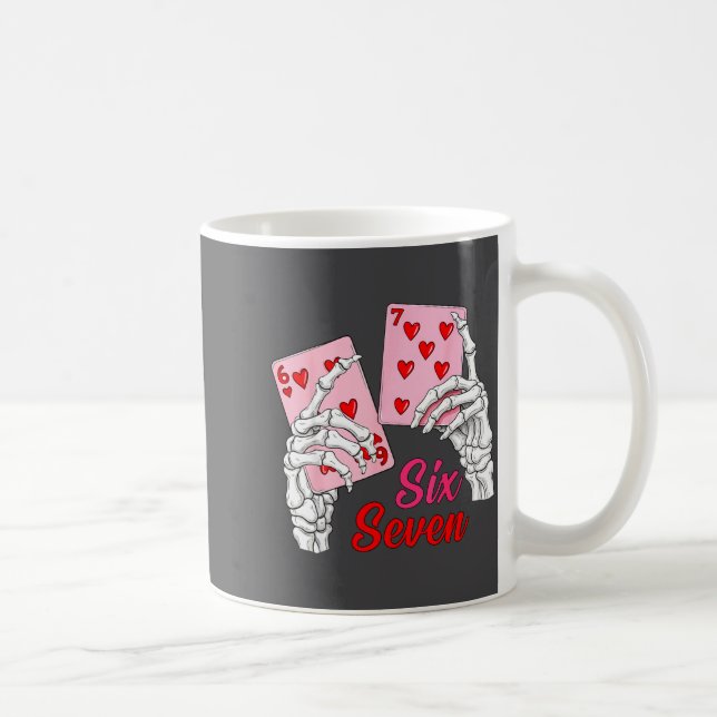 Taza De Café Playing Cards 67 Valentine Skeleton Hand Six Seven (Derecha)
