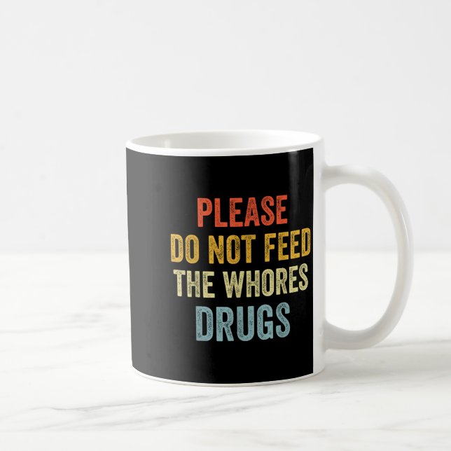 Taza De Café Please Don't Feed The S Drugs  (Derecha)