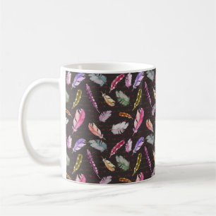 Taza De Café Plumas de pájaro y nota manuscrita. Mar acuático