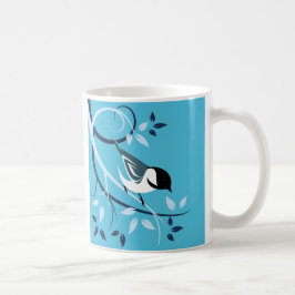 Taza De Café Pollo Con Tapa Negra En La Rama Del Árbol