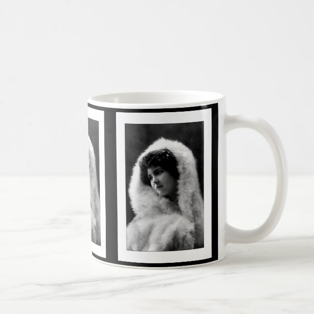 Taza De Café pose de camafeo de mujer victoriana (Derecha)