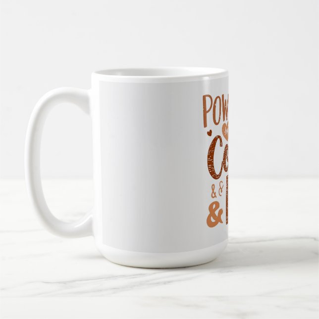 Taza De Café Powered by Coffee & Love – Cute Mom Life Design (Izquierda)