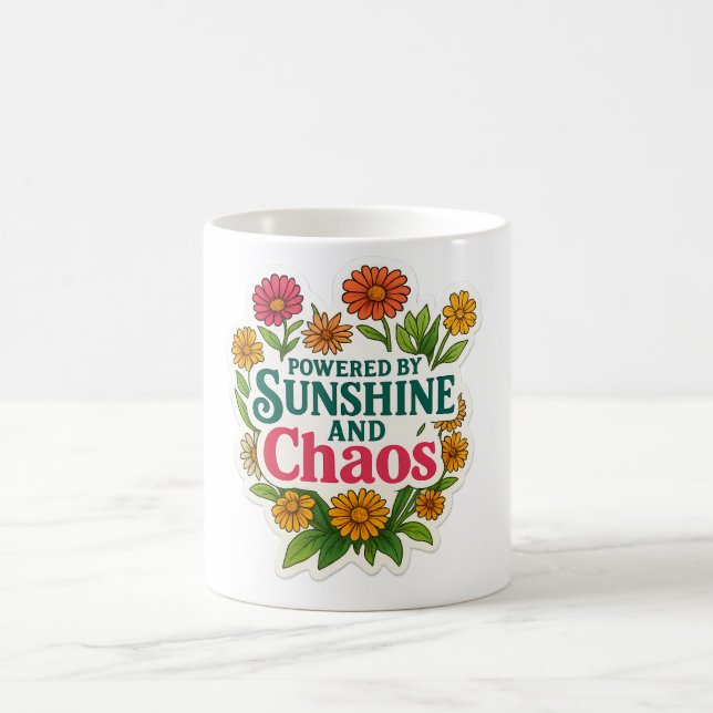 Taza De Café 🌼🌞 “Powered by Sunshine and Chaos” Mug ☕💥 (Centro)