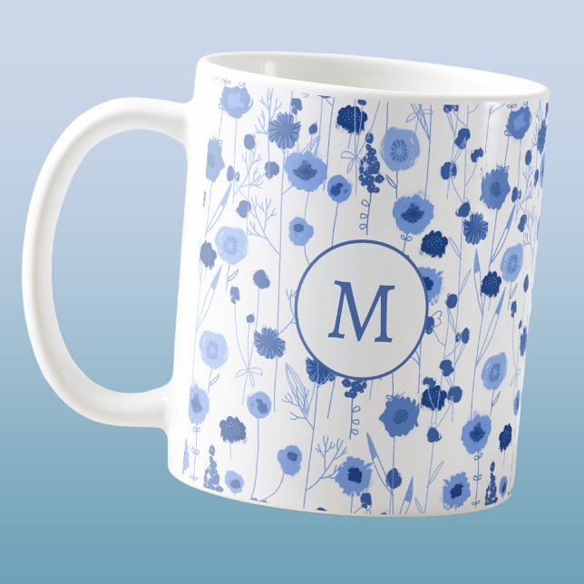 Taza De Café Pradera de flores silvestres blancas y azules con  (Blue white wildflower meadow custom personalized monogram initial coffee mug)