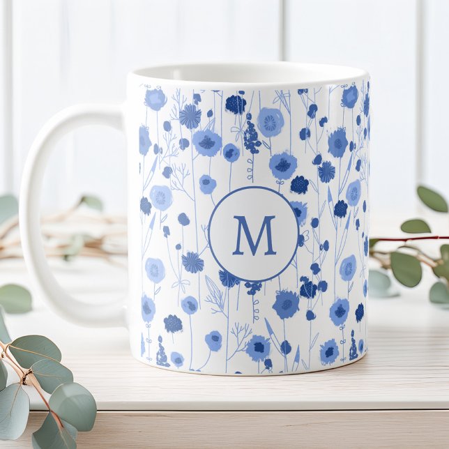 Taza De Café Pradera de flores silvestres blancas y azules con  (Blue white wildflower meadow custom personalized monogram initial coffee mug)