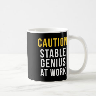 Taza De Café Precaución Genio Estable En El Trabajo Anti-trump