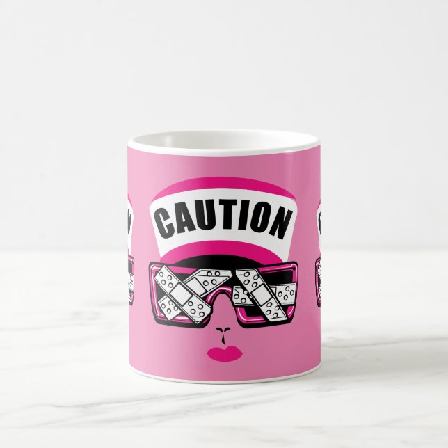 Taza De Café Precaución - ¡Propenso a los accidentes! V4 de 5 | (Centro)