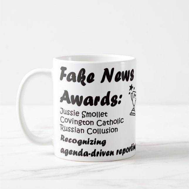 Taza De Café Premios de noticias falsas (Izquierda)