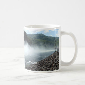 Taza De Café Presa de Fontana, Carolina del Norte que derrama