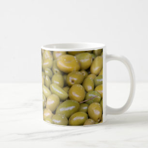 Taza De Café Primer plano de aceitunas verdes