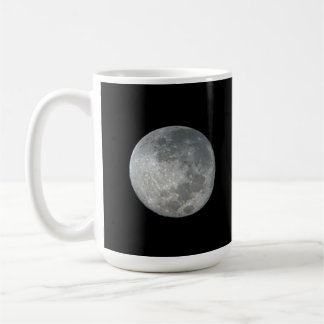 Taza De Café Primer plano de luna llena en el cielo nocturno. F