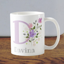 Taza De Café Primera inicial más nombre Davina con flores