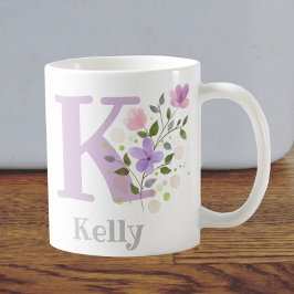 Taza De Café Primera Inicial Más Nombre Kelly con Flores