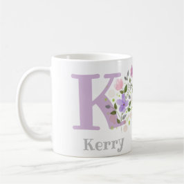 Taza De Café Primera inicial más nombre Kerry con flores