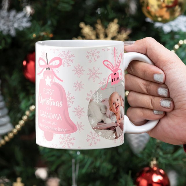 Taza De Café Primera navidad abuela campana foto rosada de copo (Subido por el creador)