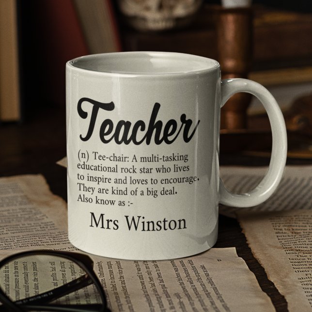 Taza De Café Profesor Con Nombre Fin De Año Gracias (Teacher Thank you mug with a definition and teacher name printed on black on a white coffee mug.)