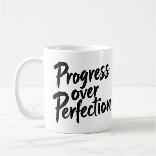 Taza De Café Progreso sobre la perfección: escritura a mano mot