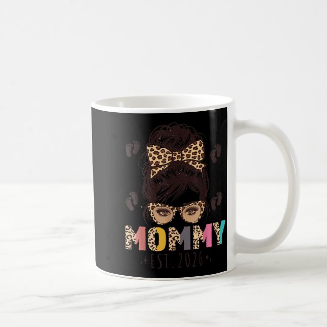 Taza De Café Promoted To Mommy Est 2026 Mom To Be New Mother Me (Derecha)