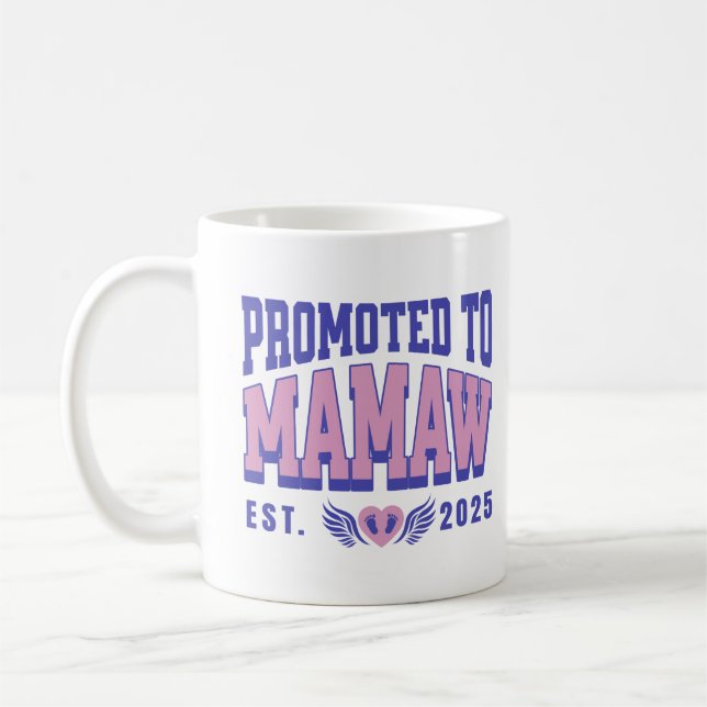 Taza De Café Promovido A Mamaw Est.2025 Invitación De Embarazo (Izquierda)